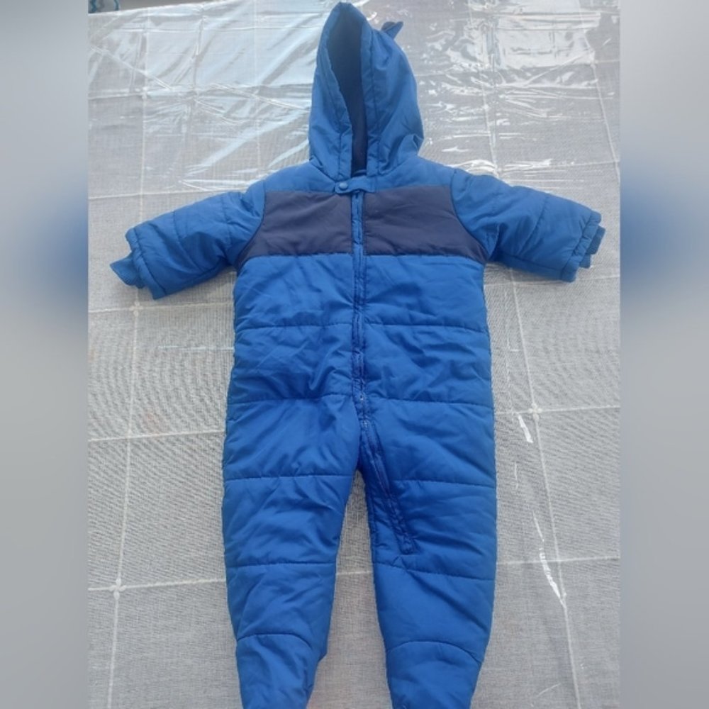 CHILDRENS place snowsuit 9-12m euc